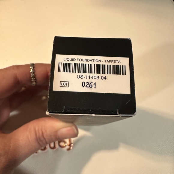 SOLD Younique Touch Mineral Liquid Foundation Taffeta NIB - Picture 3 of 3